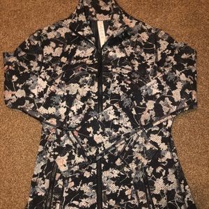 Lululemon define jacket size 6!!